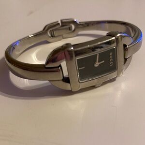 Gucci bangle watch!!